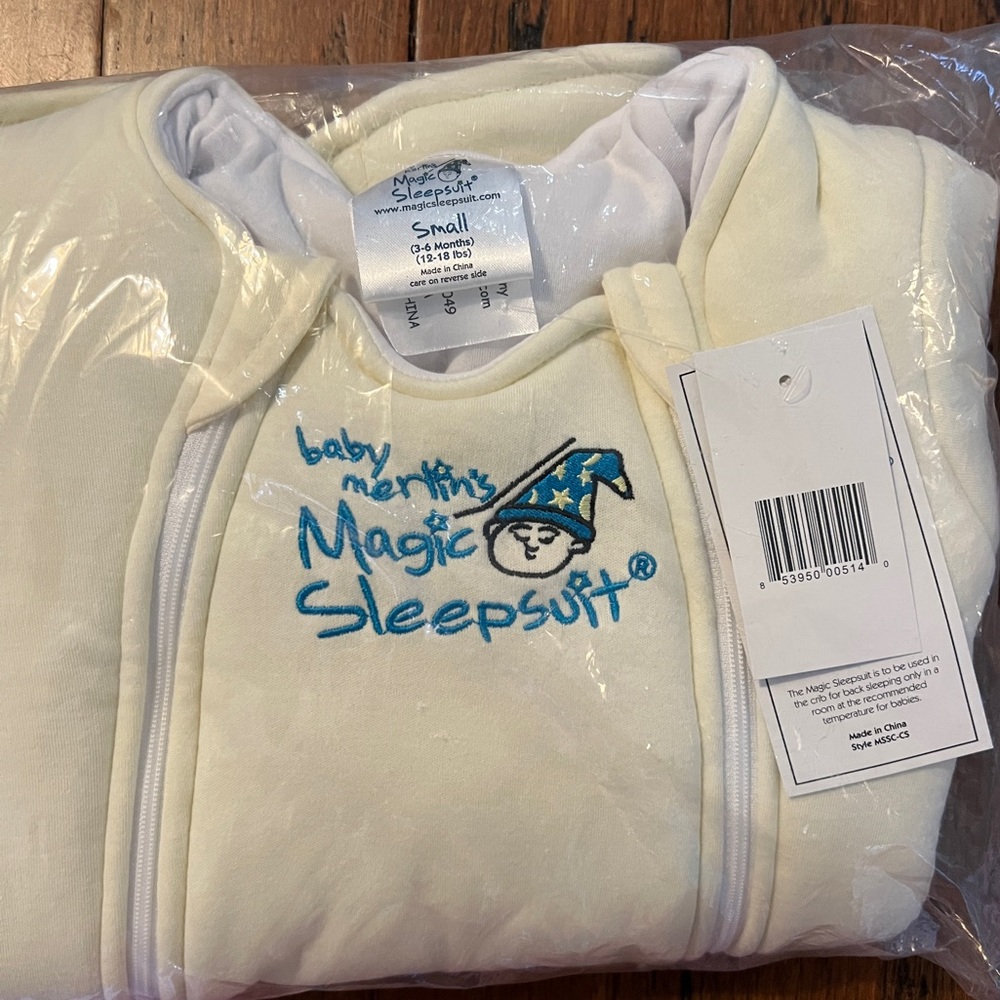 NWT Merlins magic sleep suit
Size small (3-6 months /12-18lbs)